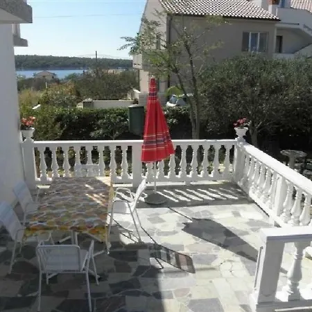 Apartment Ani - 150m From The Beach Barbat na Rabu